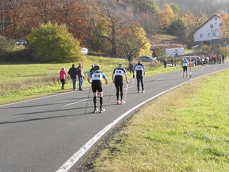 Der Haselbacher Skirollerberglauf lockt alljährlich im Oktober die nordischen Sportler zum Kreuzberg. Der Haselbacher Skirollerberglauf lockt alljährlich im Oktober die nordischen Sportler zum Kreuzberg.