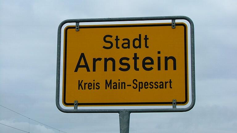 Das Ortsschild von Arnstein.