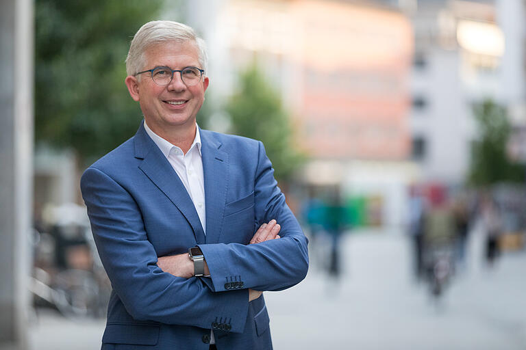 Der Würzburger Andrew Ullmann darf auf einen aussichtsreichen Platz auf der FDP-Bayernliste hoffen. Der Würzburger Andrew Ullmann darf auf einen aussichtsreichen Platz auf der FDP-Bayernliste hoffen.