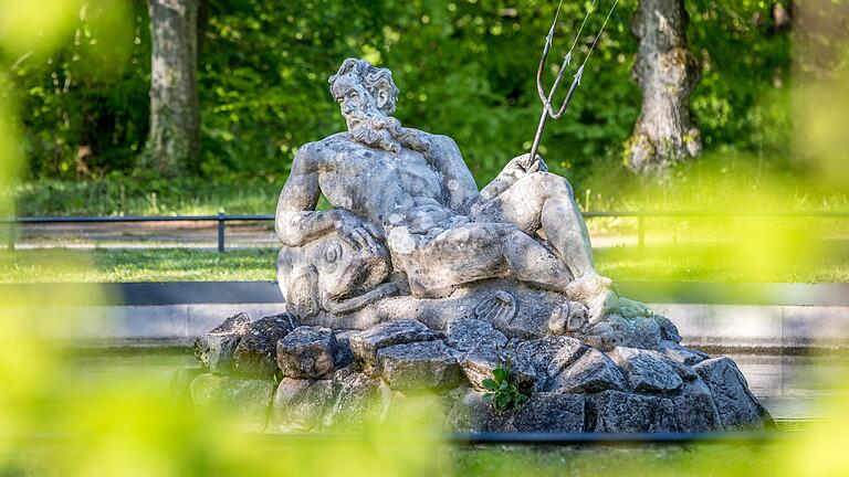 Der Neptunbrunnen ist der Mittelpunkt des Schlossparks am Schwanberg. Der Neptunbrunnen ist der Mittelpunkt des Schlossparks am Schwanberg.