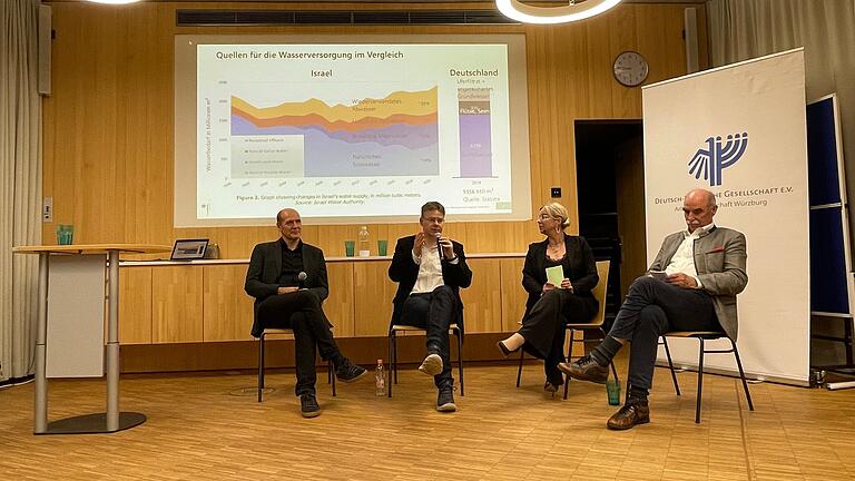 Auf der Podiumsdiskussion sprachen (von links)&nbsp; Leif Wolf vom Karlsruher Institut für Technologie,&nbsp;&nbsp;Nicolas Dreyer vom Jüdischen Nationalfonds und Artur Steinmann, Präsident des fränkischen Weinbauverbands. Katja Glatzer von der Main-Post moderierte die Diskussion.&nbsp;