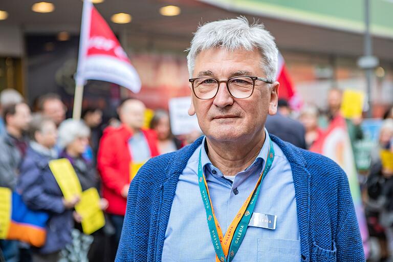 Siegfried Fichna ist Betriebsratsvorsitzender von Galeria Karstadt Kaufhof in Würzburg und weiß, wie es jetzt für die Angestellten weitergeht.