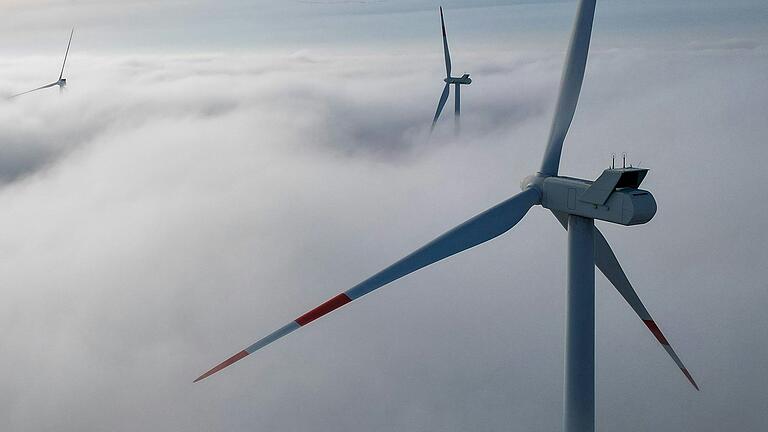 Langsam scheint sich der Nebel um den geplanten Windpark 'Geiersberg' zwischen Frankenwinheim, Lülsfeld und Gerolzhofen zu lichten. In den kommenden Tagen will der Investor über sein Vorhaben im Windkraftvorbehaltsgebiet WK 61 auf einer Internetseite informieren.