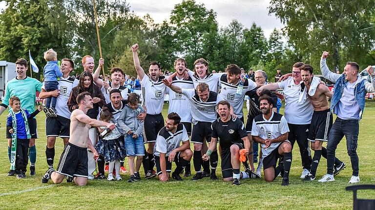 In der kommenden Saison in der Kreisklasse: Die SG Dürrfeld/Obereuerheim steigt nach dem 3:0 über den SC Lußberg auf. In der kommenden Saison in der Kreisklasse: Die SG Dürrfeld/Obereuerheim steigt nach dem 3:0 über den SC Lußberg auf.