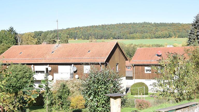 Der geplante Verkauf der beiden ehemaligen Zollhäuser von Willmars wurde bei der Bürgerversammlung erheblich angeprangert.