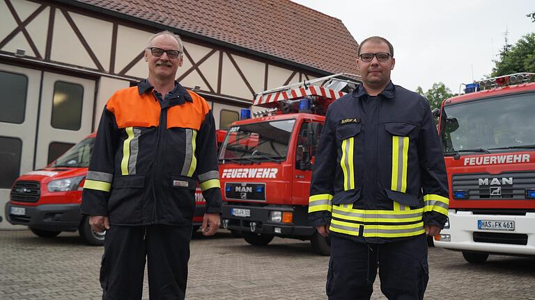 Das Führungsduo der Königsberger Feuerwehr: Peter Schüler (links) ist seit 1997 Kommandant, sein Sohn Alexander wurde nun zu seinem Stellvertreter gewählt. Das Führungsduo der Königsberger Feuerwehr: Peter Schüler (links) ist seit 1997 Kommandant, sein Sohn Alexander wurde nun zu seinem Stellvertreter gewählt.