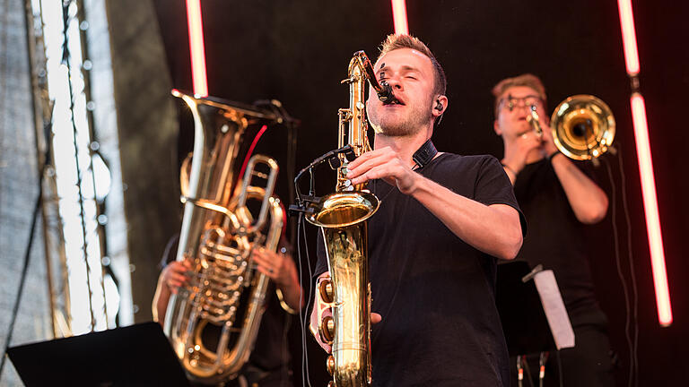 Würzburger Hafensommer       -  Die Jazzrausch Bigband tritt am Sonntag (07.08.22) vor rund 1000 Besuchern beim Würzburger Hafensommer auf.