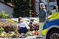 Nach der Messerattacke auf dem Solinger Stadtfest       -  Vor der Kirche in der Nähe des Tatorts ist ein Blumenmeer entstanden.