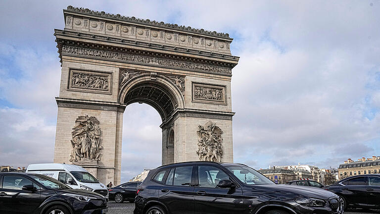 Paris stimmt über Parkgebühren ab.jpeg       -  Die Mehrheit der Pariser Bürger ist dafür, dass die Parkgebühren für die SUV-Geländewagen von außerhalb dreimal so teuer werden.