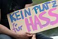 Kommunalpolitiker in Bayern sind zunehmend Opfer von Hass und Hetze. Polizei und Justiz wollen nun konsequenter und effektiver gegen die Täter vorgehen.