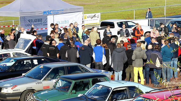 Fahrerbesprechung zur 16. DMI Histo Day + Night Challenge auf der Marktheidenfelder Martinswiese.