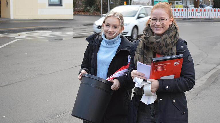 Pendeln am Montag zwischen altem und neuem Büro: Chiara Kleinhenz und Katja Kippes vom Regionalmanagement. Pendeln am Montag zwischen altem und neuem Büro: Chiara Kleinhenz und Katja Kippes vom Regionalmanagement.
