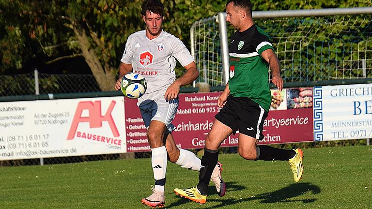 Unser Bild zeigt Leon Zänglein (links) von der SG Haard/Nüdlingen gegen Marko Dordevic vom SV Garitz.       -  Unser Bild zeigt Leon Zänglein (links) von der SG Haard/Nüdlingen gegen Marko Dordevic vom SV Garitz.