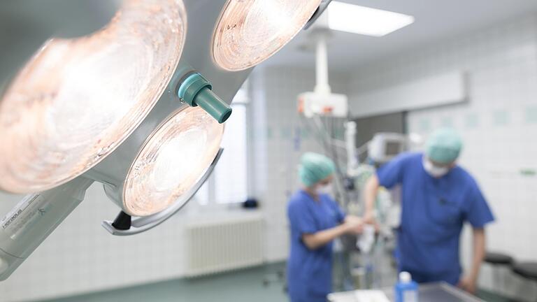 Blick in einen OP-Saal der Volkacher Klinik, einem Fachkrankenhaus für Orthopädie und Chirurgie.&nbsp; Es gehörte bislang zur Helios-Kliniken und hat nun die Remedium Healthcare als neuen Träger.