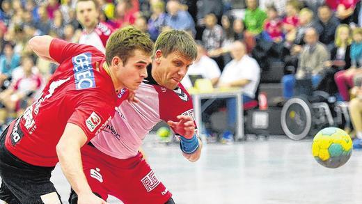 Volle Konzentration auf die erste Mannschaft: Margots Valkovskis (rechts) hat das Traineramt des Bezirksoberligateams des HSC Bad Neustadt an Dubravko Bilic weitergegeben.