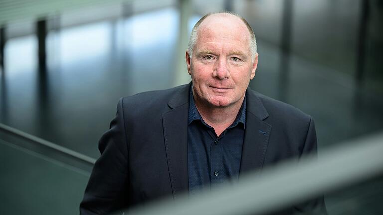 Prof. Bernhard Nieswandt forscht zu einem noch gänzlich unbekannten Mechanismus in Thrombozyten, den Blutplättchen. Prof. Bernhard Nieswandt forscht zu einem noch gänzlich unbekannten Mechanismus in Thrombozyten, den Blutplättchen.