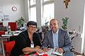 Gabriele Kimmel, Geschäftsführerin der Caritas Main-Spessart, im Gespräch mit dem Bundestagsabgeordneten Alexander Hoffman.