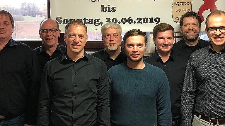 Der neue Vorstand des TSV (von links): Roland Neuhöfer, Markus Rappelt, Michael Busch, Thomas Schmitt, Hannes Herold, Florian Dietz, Holger Ratzke und Michael Oßwald. Es fehlt Daniel Schütz. Der neue Vorstand des TSV (von links): Roland Neuhöfer, Markus Rappelt, Michael Busch, Thomas Schmitt, Hannes Herold, Florian Dietz, Holger Ratzke und Michael Oßwald. Es fehlt Daniel Schütz.