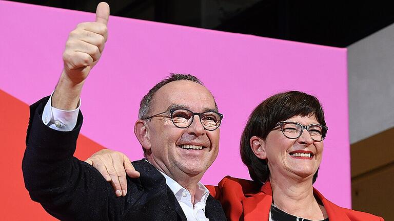 Bekanntgabe Ergebnis der Abstimmung zum SPD-Vorsitz       -  Norbert Walter-Borjans und Saskia Esken sollen die SPD führen.