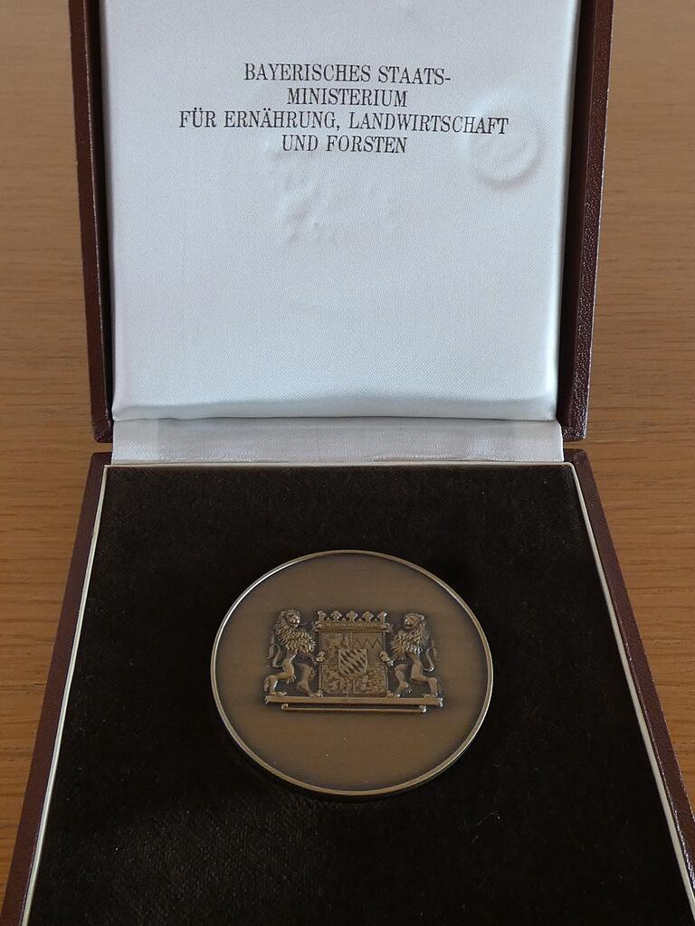 Die Bayerische Staatsmedaille in Bronze. Die Bayerische Staatsmedaille in Bronze.