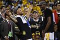 Stephen Curry und Kevin Durant       -  Sind mit den Golden State Warriors die Gejagten der neuen NBA-Saison: Stephen Curry (l) und Kevin Durant.
