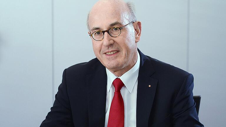 Sparkassenchef Johannes Rieger geht in den Ruhestand. Sparkassenchef Johannes Rieger geht in den Ruhestand.