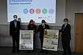 Prof. Dr. Paul Pauli, Simone Strohmayr, Volkmar Halbleib und Prof. Dr. Marcel Romanos (von links) bei ihrem Besuch in der Uniklinik.
