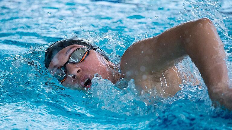 Laura Schmitkel (AK 2005) vom VfL Spfr. Bad Neustadt holte sich über ihre Paradestrecken 50 und 100 Meter Freistil den Sieg.