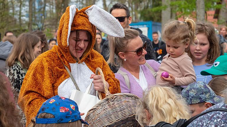 Am Ostersonntag fand im Schweinfurter Wildpark die 12. Ostereiersuche statt. Viele Familien nutzten den Tag für einen Besuch - und fanden das eine oder andere Osterei