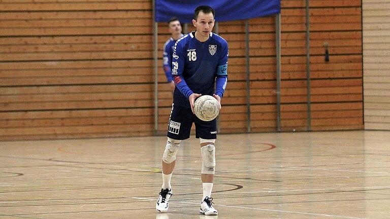 Weltmeister und Spielführer Fabian Sagstetter führte seine Mannschaft zum Play-off-Achtelfinalsieg gegen TSV LoLa aus Schleswig-Holstein. Weltmeister und Spielführer Fabian Sagstetter führte seine Mannschaft zum Play-off-Achtelfinalsieg gegen TSV LoLa aus Schleswig-Holstein.