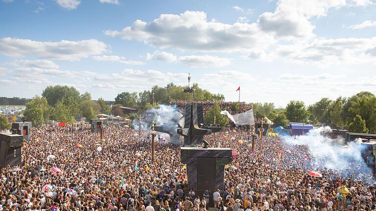 Fusion-Festival.jpeg       -  Auch dieses Jahr werden etwa 40.000 Besucher beim Sea-You-Festival in Freiburg erwartet. (Symbolbild)