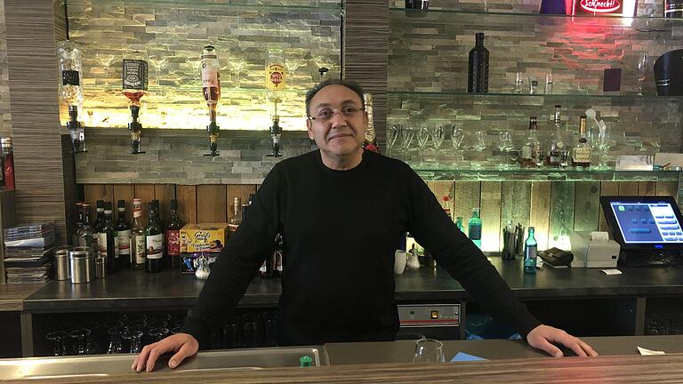 Mitic Dragan, Inhaber des Cafe Filou in Schweinfurt. Seine Familie lebt in der Lombardei.&nbsp;