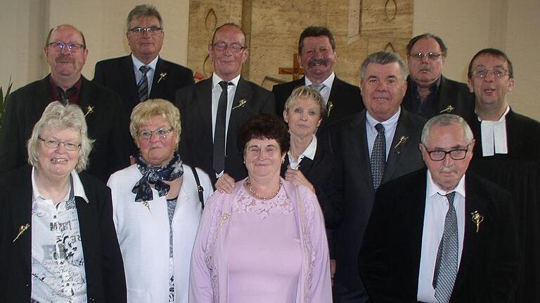 Goldene Konfirmation feierten die Jahrgänge 1952 und 1953, die Pfarrer Hans-Martin Pöschel 1967 konfirmiert hat.