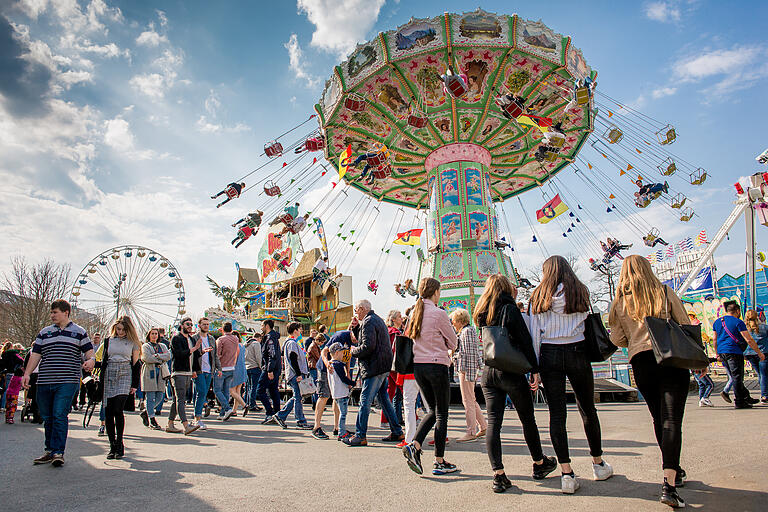 Mit dem Würzburger Frühjahrsvolksfest auf der Talavera beginnt in Bayern die Volksfest-Saison. Mit dem Würzburger Frühjahrsvolksfest auf der Talavera beginnt in Bayern die Volksfest-Saison.