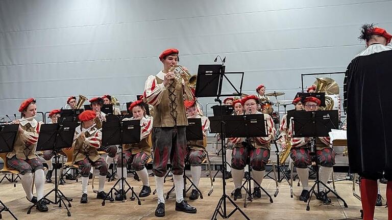 Etwa 120 Musikerinnen und Musiker waren beim traditionellen Frühjahrskonzert der Städtischen Musikschule Münnerstadt auf der Bühne.       -  Etwa 120 Musikerinnen und Musiker waren beim traditionellen Frühjahrskonzert der Städtischen Musikschule Münnerstadt auf der Bühne.