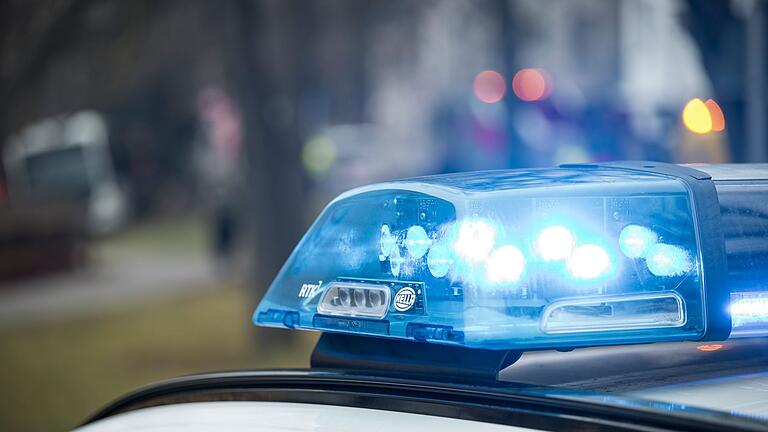Polizei       -  Die Polizei war mit zahlreichen Kräften an der Unterkunft in Aschheim im Einsatz. (Symbolbild)