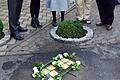 Nordheims Bürgermeister Thomas Fischer, Elisabeth Böhrer, Ruth Samuel, der Künstler Gunter Demnig und Leslie Samuel freuen sich, dass nun auch in Nordheim Stolpersteine an das Schicksal deutscher Mitbürger jüdischen Glaubens in der Nazizeit erinnern.