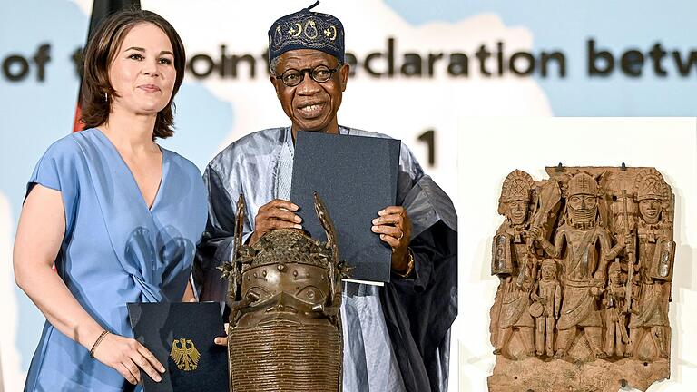 Außenministerin Annalena Baerbock und Lai Mohammed, Kulturminister von Nigeria, im Juli 2022 bei der Unterzeichnung einer Absichtserklärung für Eigentumsübertragungen wertvoller Benin-Bronzen.&nbsp;