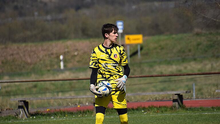 Rhöner Fußball-Nachlese       -  War ein sicherer Rückhalt seines Teams beim 2:1-Erfolg über die JFG Spessart: Max Böse, Keeper der U17-Junioren der SG Hammelburg.