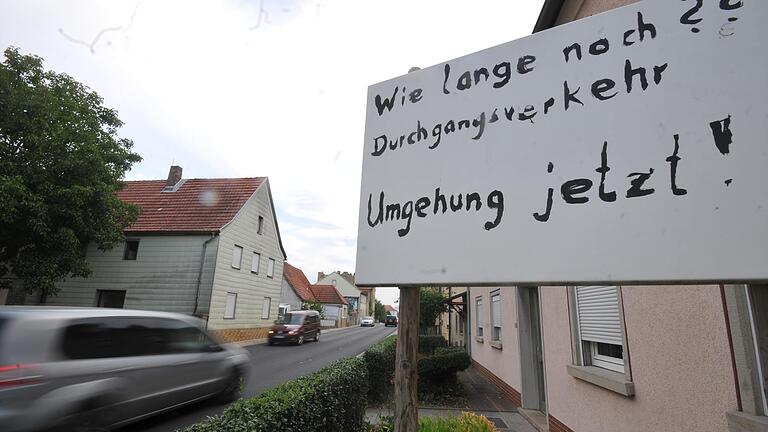 Anwohner der Giebelstadter Ortsdurchfahrt fordern schon lange den Bau einer Umgehungsstraße. Im Frühjahr hat das Planfeststellungsverfahren begonnen.