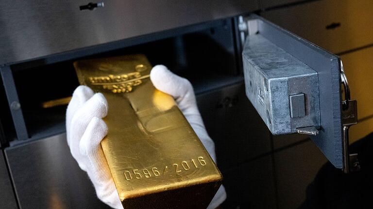 Edelmetall Symbolbild       -  Die Goldbestände von Anlegern bei der Deutschen Börse sinken - trotz steigender Kurse für das Edelmetall.