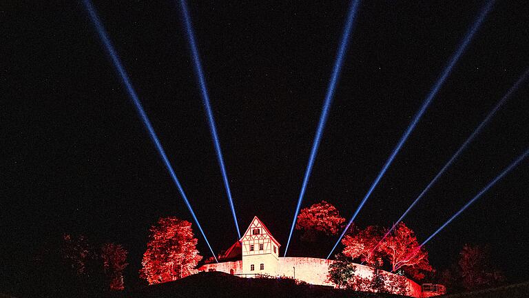 Von weiter Ferne fiel die Burg Königsberg während der Night of light auf und musste sich schon gar nicht vor dem Sternenhimmel verstecken.