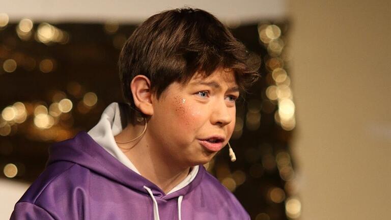 Christopher Koch aus Hendungen tritt als Teenie bei 'Fastnacht in Franken – jung und närrisch' im Bayerischen Fernsehen auf. Christopher Koch aus Hendungen tritt als Teenie bei 'Fastnacht in Franken – jung und närrisch' im Bayerischen Fernsehen auf.