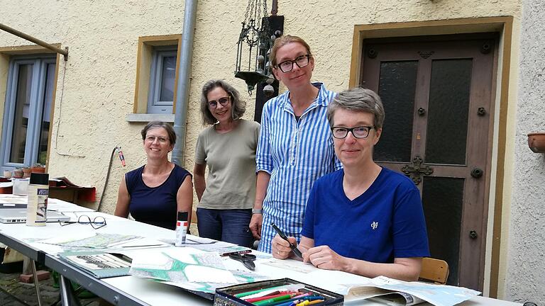 Christiane G. Schmidt, Mia Hochrein, Susanne Britz und Stephanie Krumbholz (von links) entwickeln in Münnerstadt künstlerische Projekte.       -  Christiane G. Schmidt, Mia Hochrein, Susanne Britz und Stephanie Krumbholz (von links) entwickeln in Münnerstadt künstlerische Projekte.