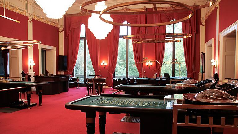 Spielbank Bad Kissingen - Blick in den großen Saal der Spielbank Bad Kissingen. Spielbank Bad Kissingen - Blick in den großen Saal der Spielbank Bad Kissingen.