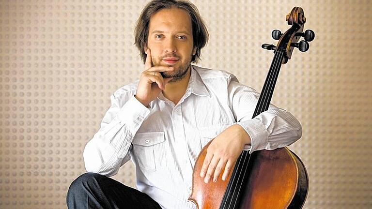 Abschlusskonzert: Der Cellist Petr Nouzovský spielt Dvoøák, er wird von dem Radiosymphonieorchester Prag begleitet.