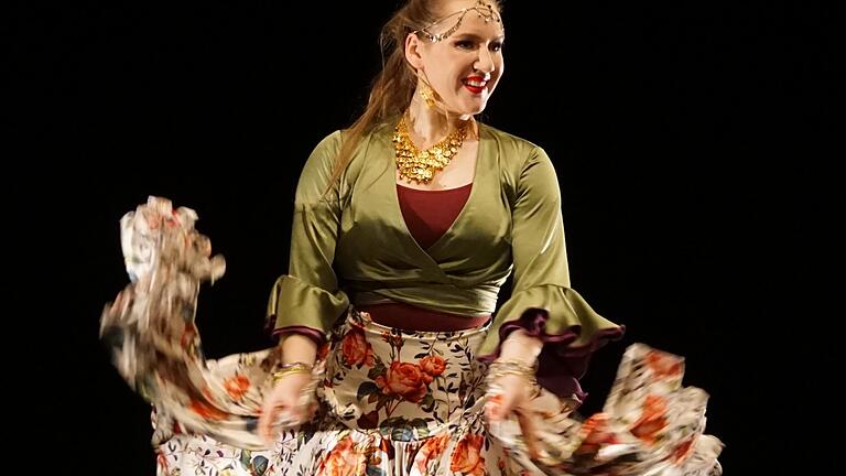 Gypsy Dance, der Tanz der Zigeunerin, dargeboten von Alicia Reuß von der Ballettschule On Point in Haßfurt.