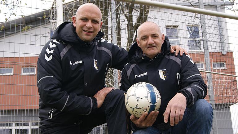 Ein Bild aus alten Zeiten: Daniel Tomitza (links), hier 2012&nbsp; mit Ottmar Montag vom TSV Grafenrheinfeld, war bei einigen Vereinen Trainer – auch in Grafenrheinfeld, wo er wohnt.