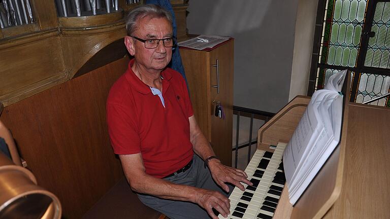 58 Jahre lang war das der Platz von Robert Brand in der Püssensheimer Kirche. Zum Ende des Monats hört er als Organist auf.