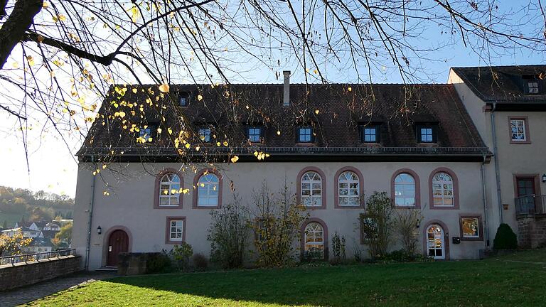 Die Herberge auf der Burg Rothenfels soll saniert werden. Das Vorhaben wurde jetzt allerdings aus mehreren Gründen aufgeschoben.